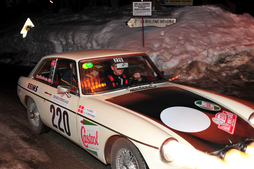 Otto Kristensen vandt som hidtil eneste dansker Rallye Monte-Carlo Historique i 2002. Her er han lynskudt på toppen af Col de Turini, 1610 meter over havet, som codriver for Henning Hjorth i en MGB i 2009.
(Foto: Michael Eisenberg)